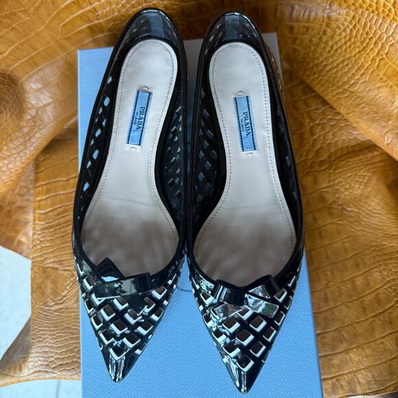 Prada Women's Black and White Patent Leather flats Size 37/ US 7 - Picture 2 of 6